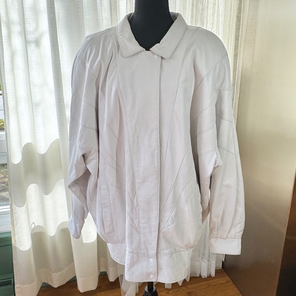 Vintage 1980s leather jacket, white oversized shoulders, batwing sleeves, 14/16 - Picture 3 of 13